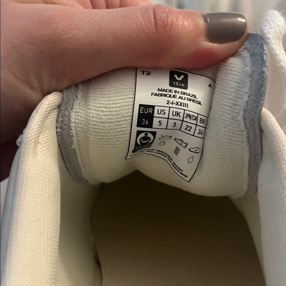 New Veja sneakers - Picture 5 of 5